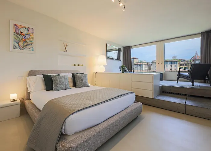 Florence- Vasari Luxury With View דירה *